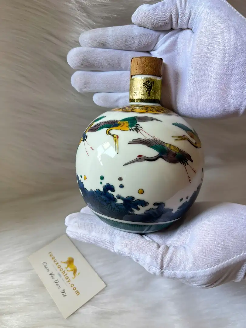 Rượu Whisky Nhật Hibiki 21 Year Old Kutani Ceramic Decanter 2007 Release 1 Rượu Whisky Nhật Hibiki 21 Year Old Kutani Ceramic Decanter 2007 Release (1)