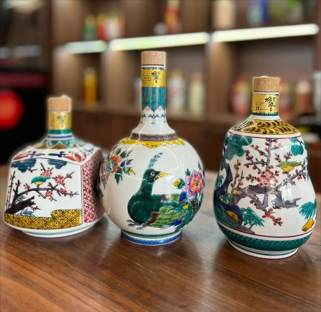 Rượu Whisky Nhật Hibiki 21 Year Old Kutani Ceramic Decanter