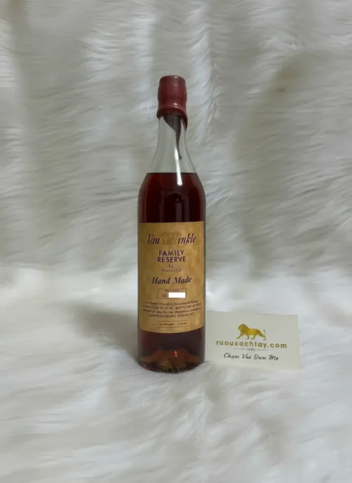 1974 Van Winkle 10 Year Family Reserve (Red Wax) Kentucky Straight Bourbon Whiskey
