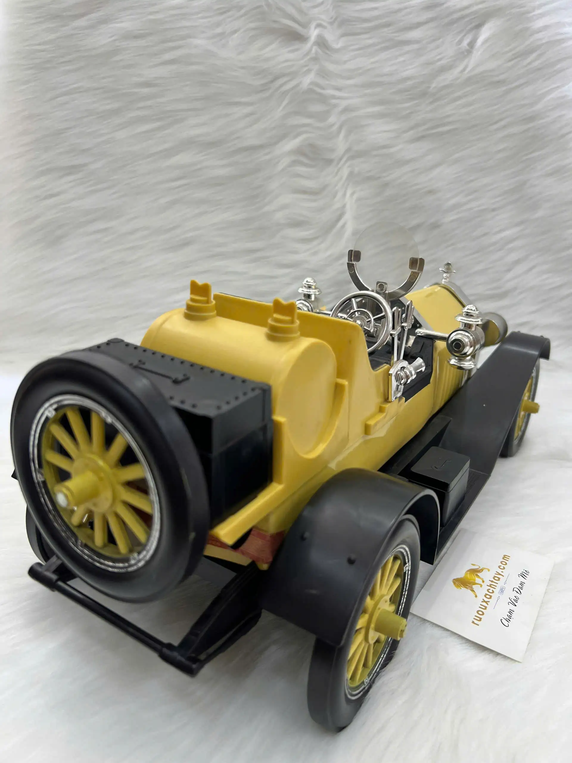 Jim Beam Whiskey 1915 Stutz Bearcat Yellow Decanter 5 Jim Beam Whiskey 1915 Stutz Bearcat Yellow Decanter (6)