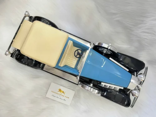 Jim Beam Whiskey 1934 Duesenberg Model J Sky Blue Decanter 10 Jim Beam Whiskey 1934 Duesenberg Model J Sky Blue Decanter (3)