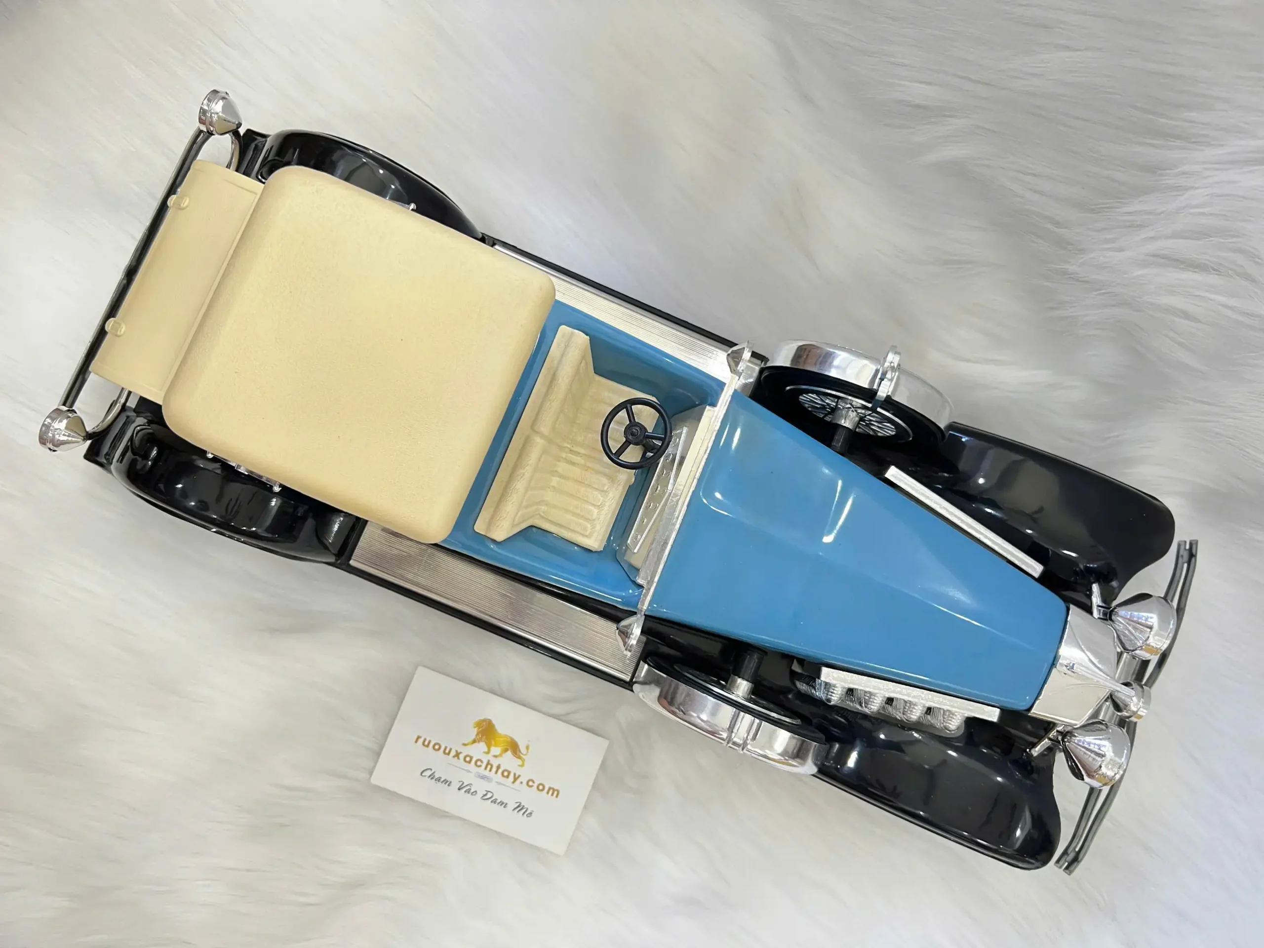 Jim Beam Whiskey 1934 Duesenberg Model J Sky Blue Decanter 5 Jim Beam Whiskey 1934 Duesenberg Model J Sky Blue Decanter (3)