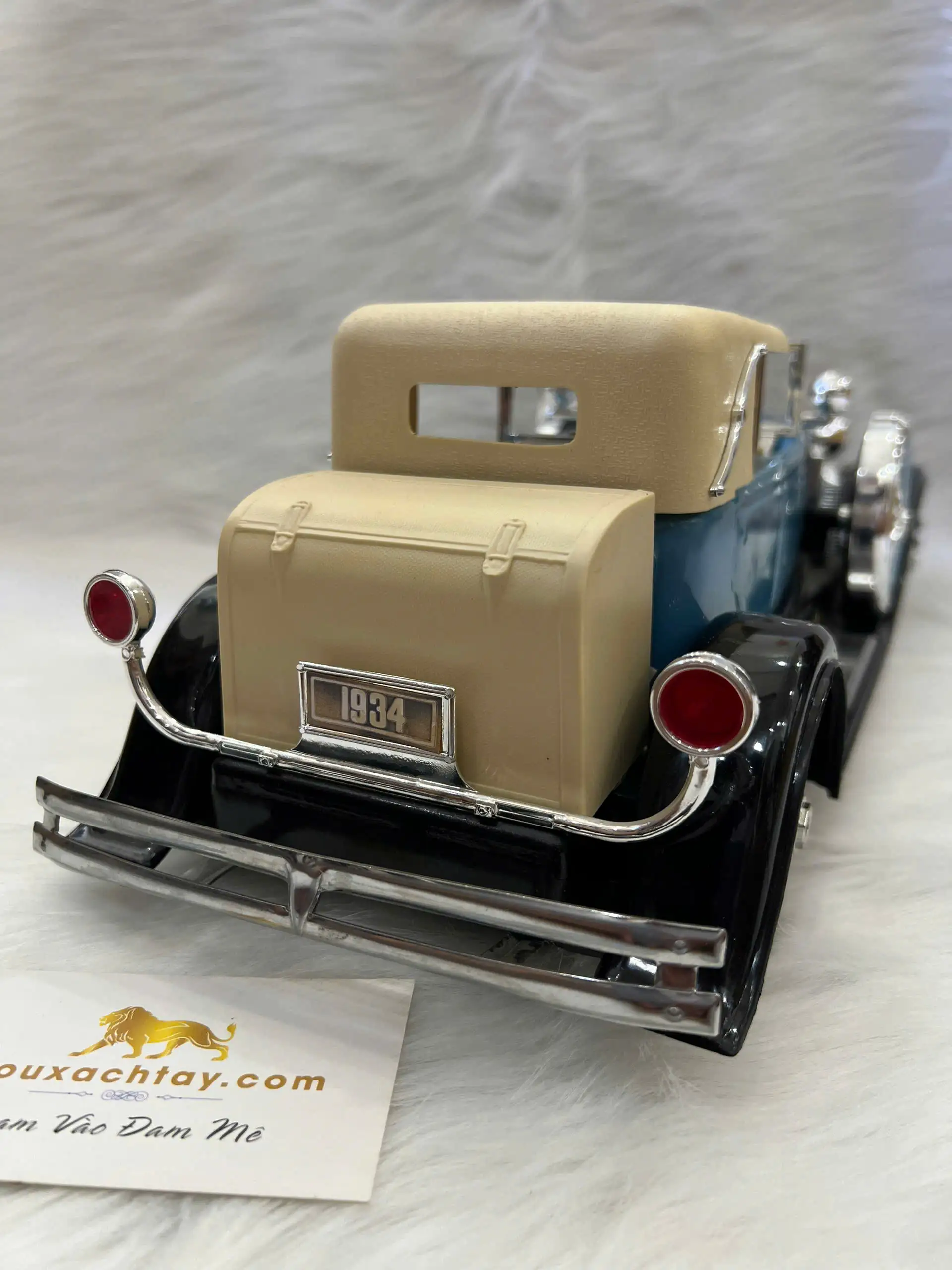 Jim Beam Whiskey 1934 Duesenberg Model J Sky Blue Decanter 6 Jim Beam Whiskey 1934 Duesenberg Model J Sky Blue Decanter (4)