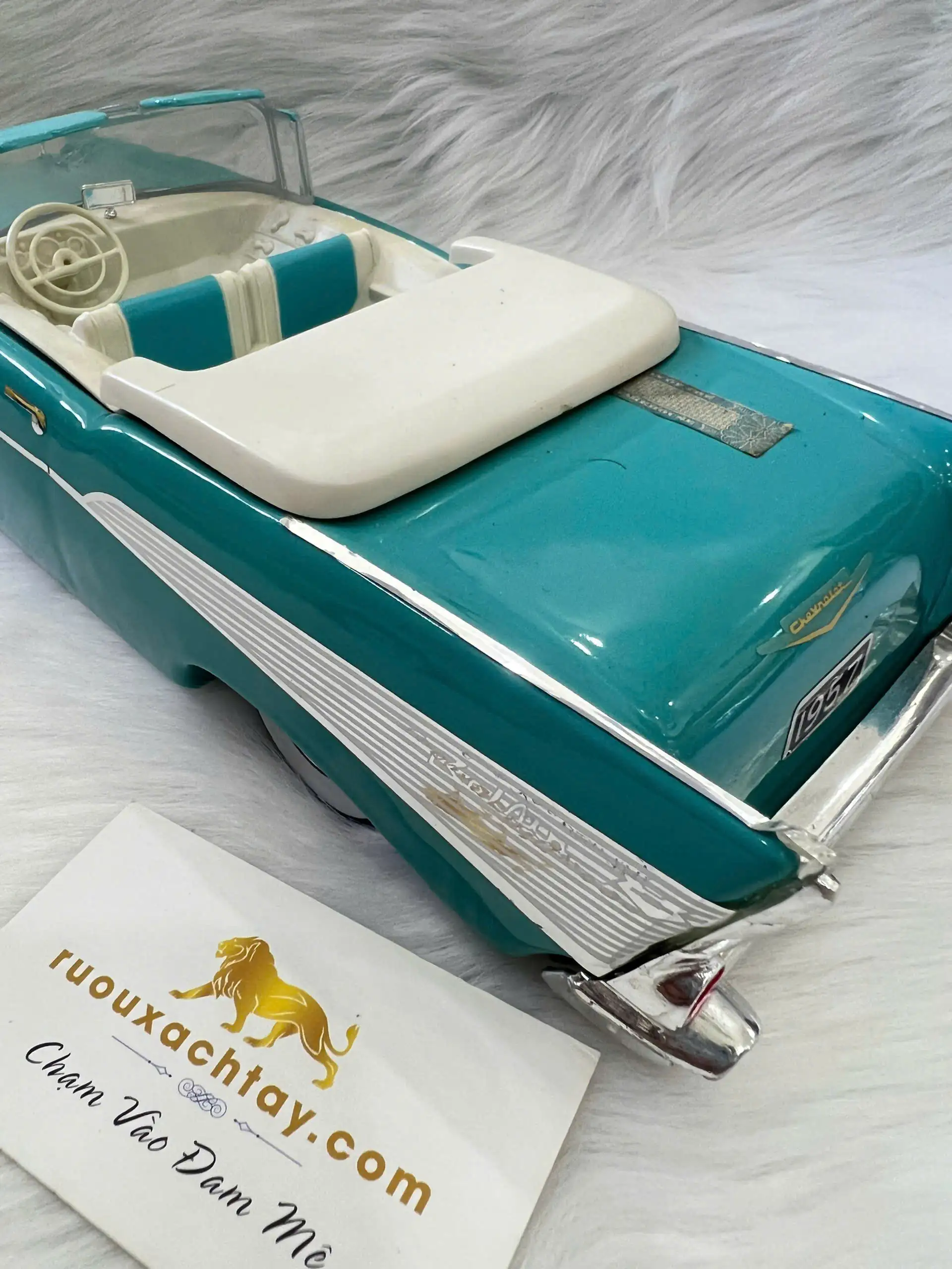 Jim Beam Whiskey 1957 Chevrolet Bel Air Convertible Decanter 6 Jim Beam Whiskey 1957 Chevrolet Bel Air Convertible Decanter (4)