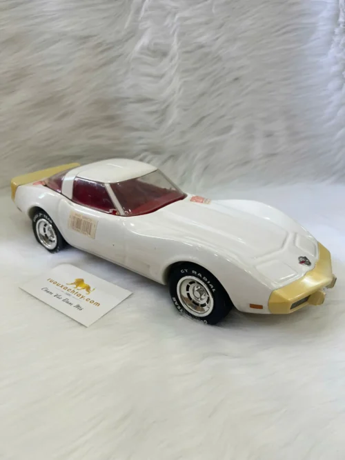Jim Beam Whiskey 1978 Corvette Mustard White Decanter 13 Jim Beam Whiskey 1978 Corvette Mustard White Decanter (1)