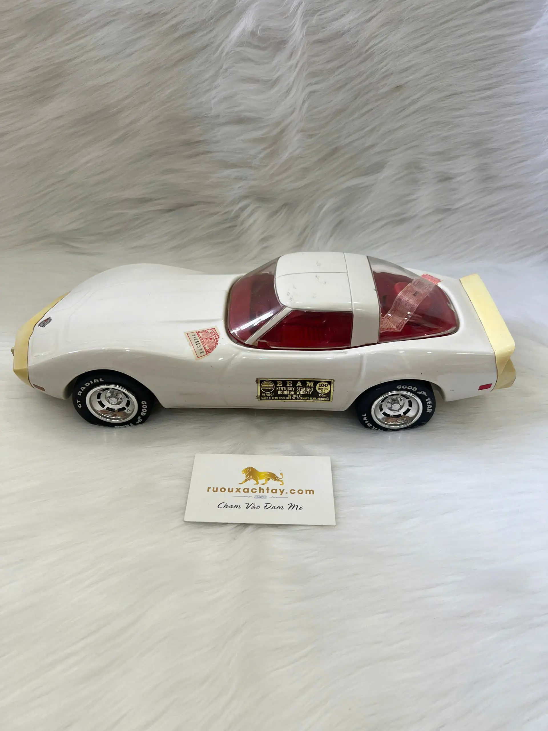 Jim Beam Whiskey 1978 Corvette Mustard White Decanter 5 Jim Beam Whiskey 1978 Corvette Mustard White Decanter (2)