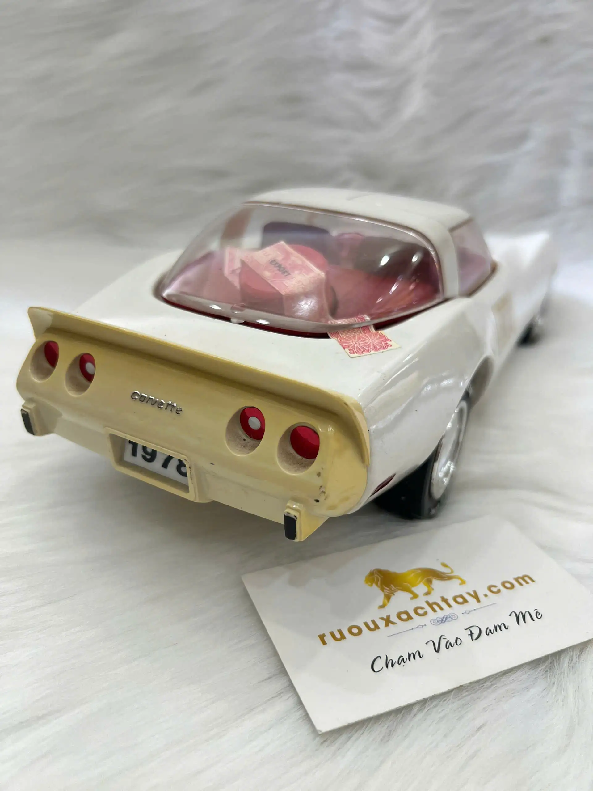 Jim Beam Whiskey 1978 Corvette Mustard White Decanter 8 Jim Beam Whiskey 1978 Corvette Mustard White Decanter (4)