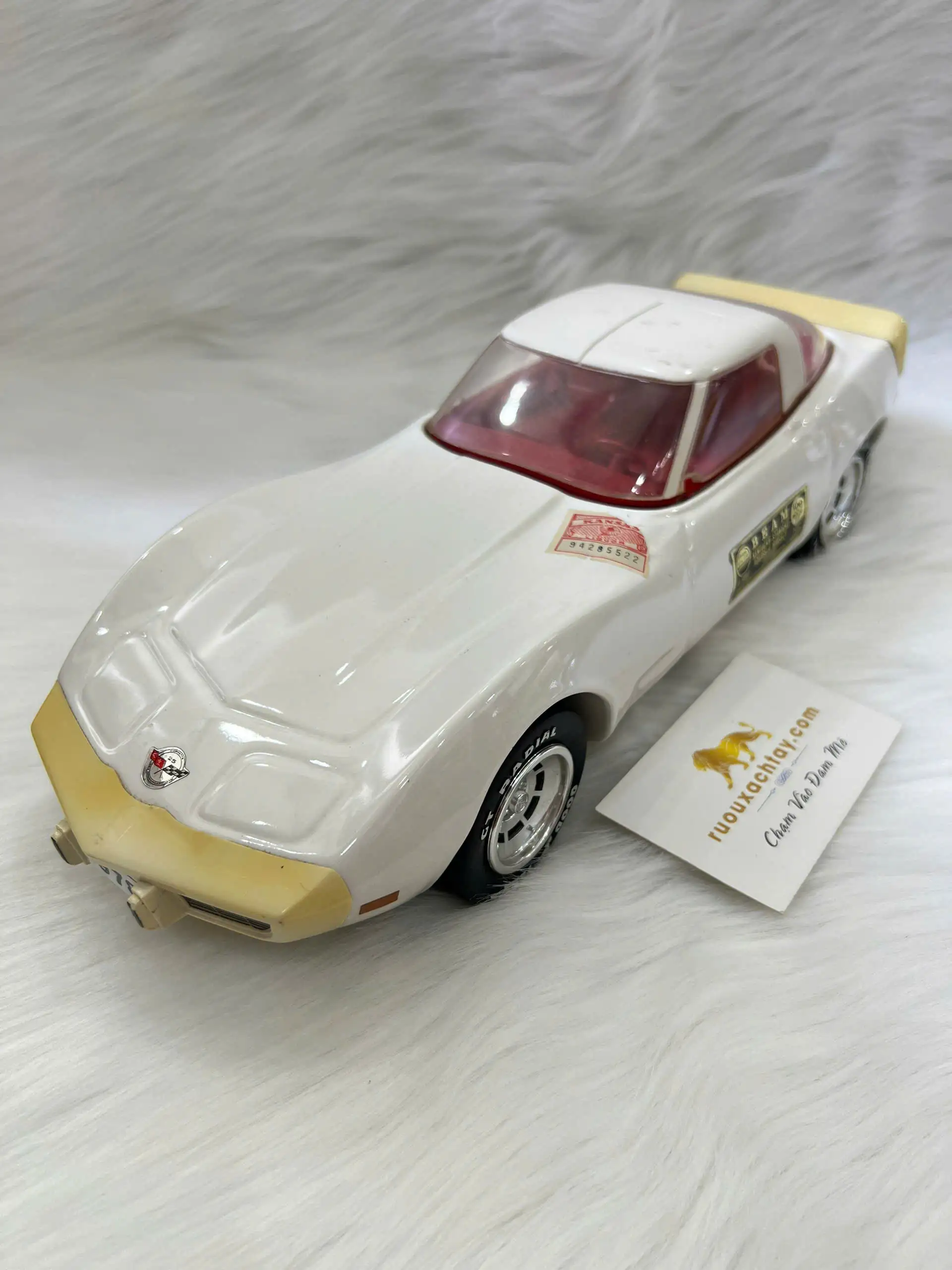 Jim Beam Whiskey 1978 Corvette Mustard White Decanter 1 Jim Beam Whiskey 1978 Corvette Mustard White Decanter (6)