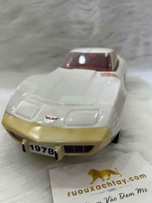 Jim Beam Whiskey 1978 Corvette Mustard White Decanter (7)