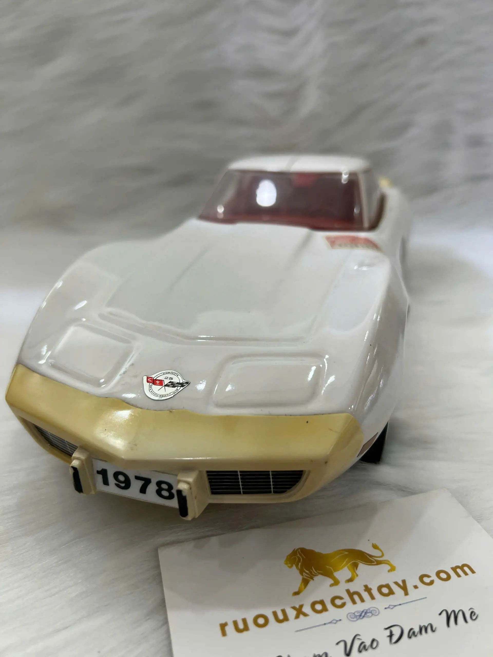 Jim Beam Whiskey 1978 Corvette Mustard White Decanter 2 Jim Beam Whiskey 1978 Corvette Mustard White Decanter (7)