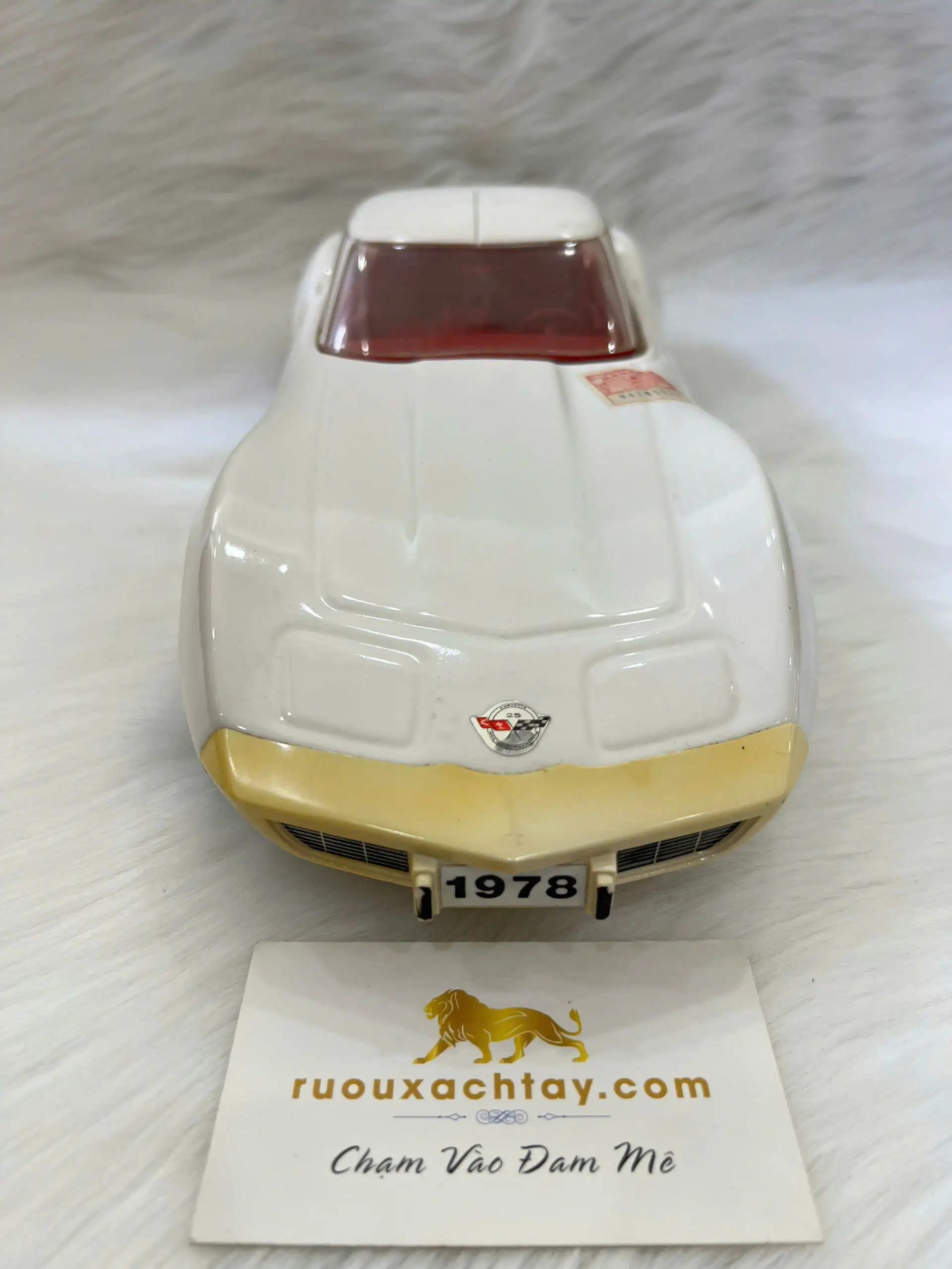 Jim Beam Whiskey 1978 Corvette Mustard White Decanter 3 Jim Beam Whiskey 1978 Corvette Mustard White Decanter (8)
