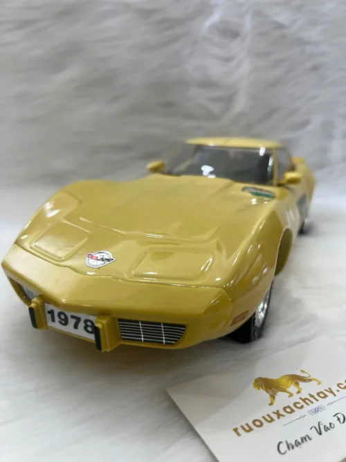 Jim Beam Whiskey 1978 Corvette Mustard Yellow Decanter (2)