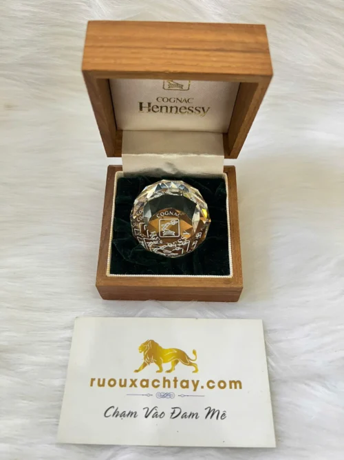 Quà Tặng Của Hennessy Cognac Khối Cầu Pha Lê (1)