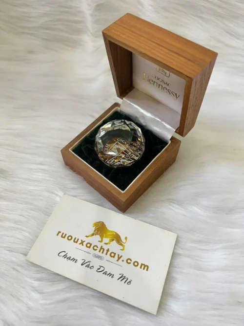 Quà Tặng Của Hennessy Cognac Khối Cầu Pha Lê (2)