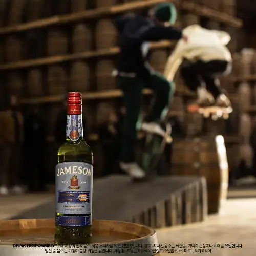 Quảng cáo ra mắt Irish Whiskey Jameson x Dickies Limited Edition tại Hàn Quốc