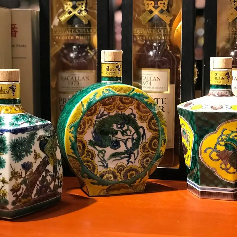 Bộ sưu tập rượu Suntory chai gốm Kutani