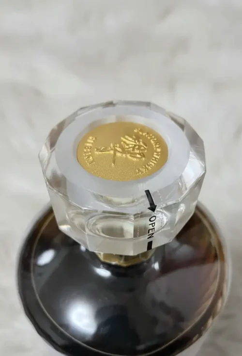 Hibiki 30 Year Old Gift Box Blended Japanese Whisky (Gold Box Edition 1st Batch) (12)