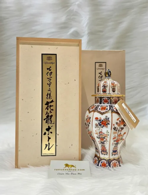 Sưu tầm Rượu Whisky – Khẳng Định Đẳng Cấp Mới Của Giới Thượng Lưu Việt Nam 70 Nikka Arita Yaki Malt & Grain Ceramic Bottle (1)