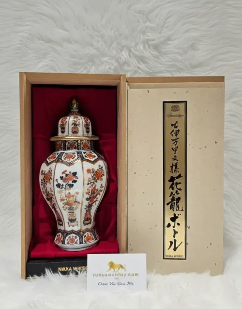 Nikka Arita Yaki Malt & Grain Ceramic Bottle 6 Nikka Arita Yaki Malt & Grain Ceramic Bottle (2)