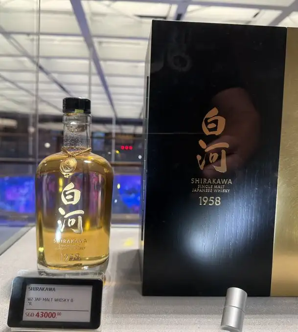 Shirakawa 1958 Single Malt Japanese Whisky giá khoảng US$33,000 tại cửa hàng miễn thuế sân bay Singapore