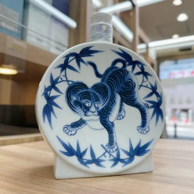 Suntory Pure Malt Whisky Yamazaki 12 Year Old Arita Ware Blue And White Bamboo Tiger 8 Suntory Pure Malt Whisky Yamazaki 12 Year Old Arita Ware Blue And White Bamboo Tiger
