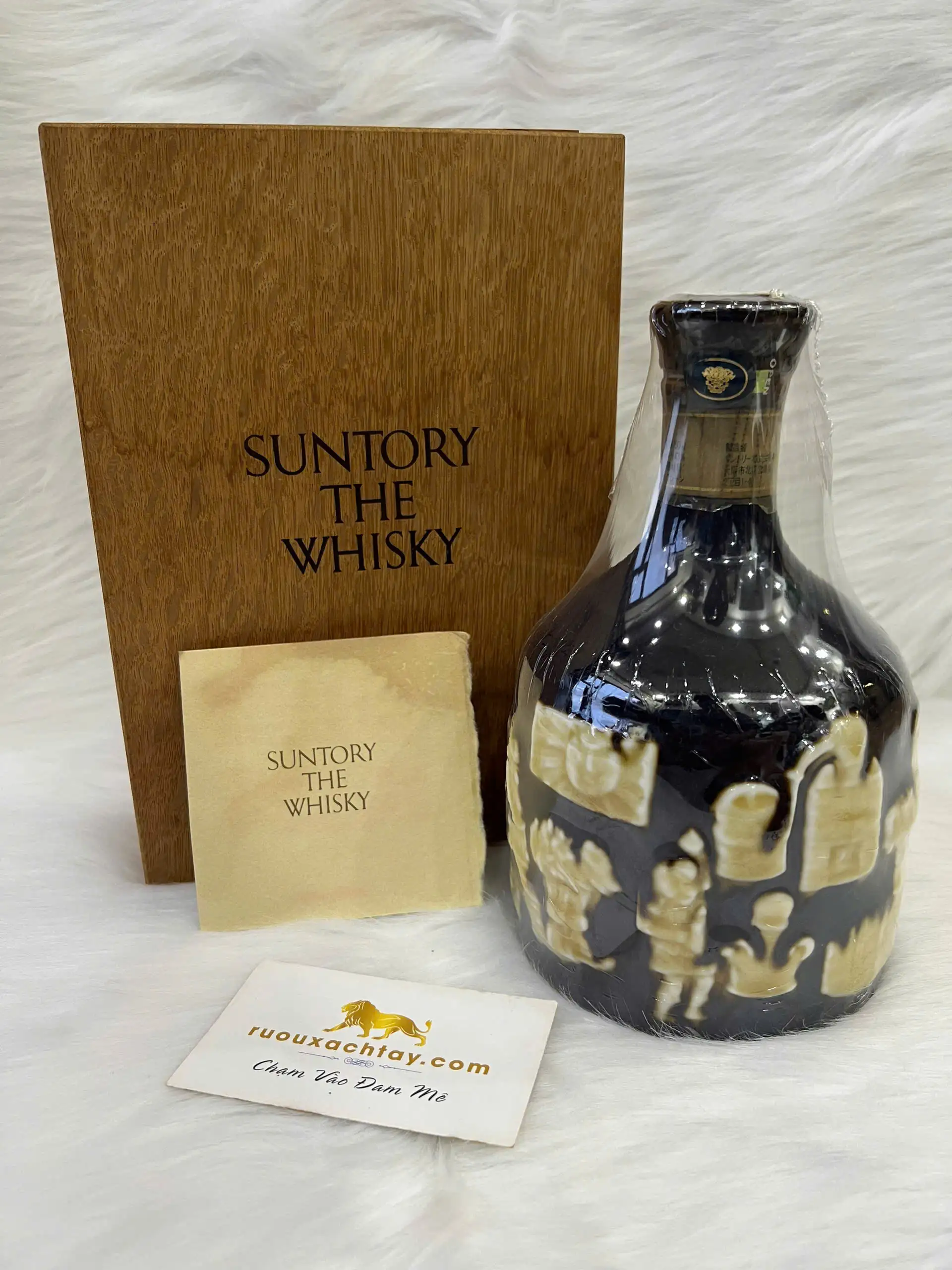 Suntory The Whisky Aritayaki Ceramic Decanter 1 Suntory The Whisky Aritayaki Ceramic Decanter (1)