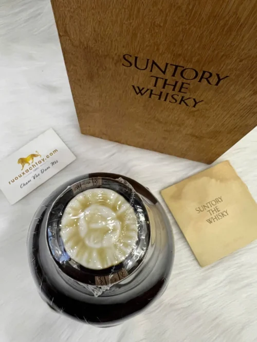 Suntory The Whisky Aritayaki Ceramic Decanter 7 Suntory The Whisky Aritayaki Ceramic Decanter (2)