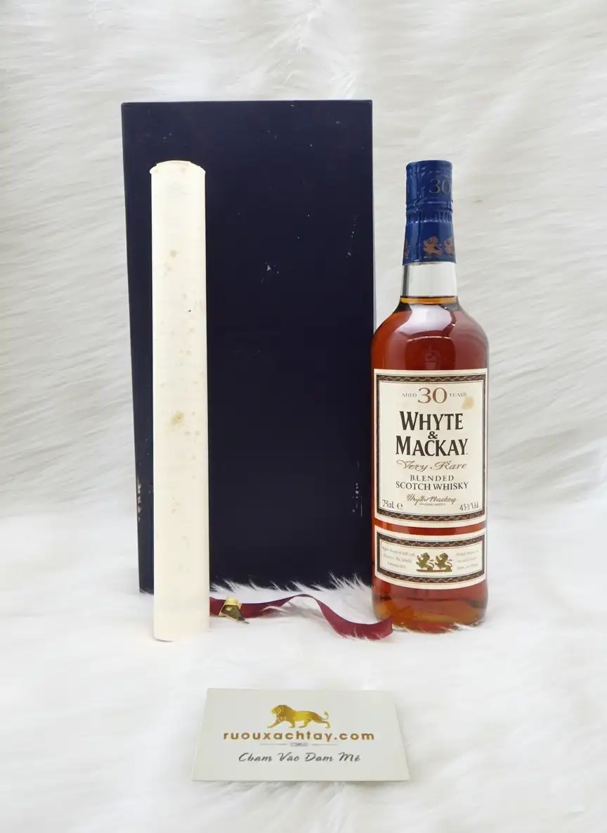 Whyte & Mackay 30yo Very Rare Blended Scotch Whisky 1 Whyte & Mackay 30yo Very Rare Blended Scotch Whisky (1)