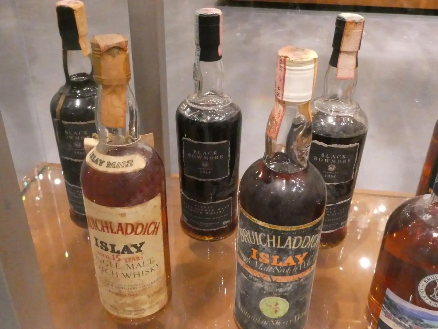 Bộ sưu tập những chai Bowmore những năm 1960