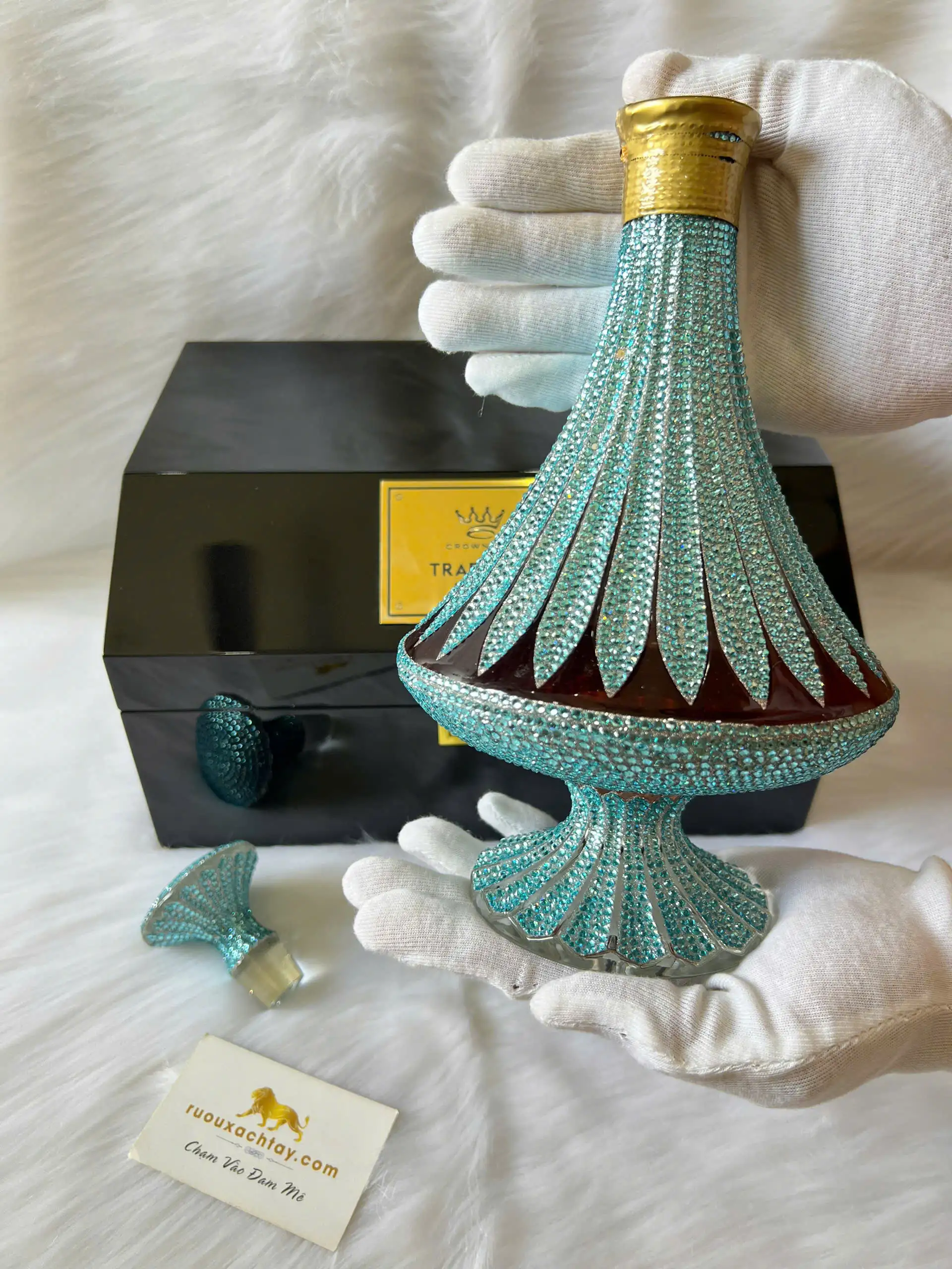 Brandy Crownvine Tradition K9 Crystal - Blue Topaz Swarovski 1 Brandy Crownvine Tradition K9 Crystal - Blue Topaz Swarovski (1)