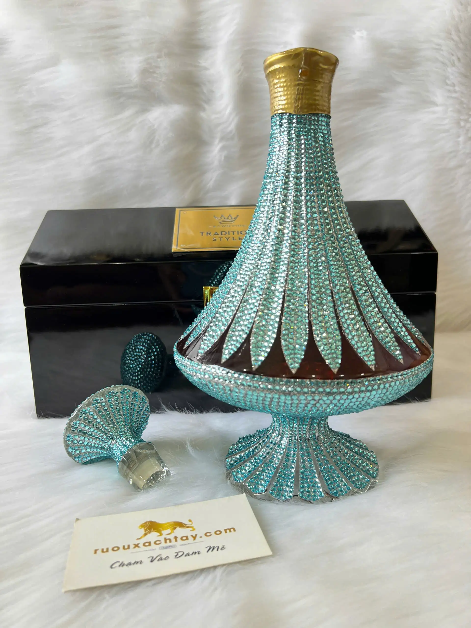 Brandy Crownvine Tradition K9 Crystal - Blue Topaz Swarovski 3 Brandy Crownvine Tradition K9 Crystal - Blue Topaz Swarovski (3)