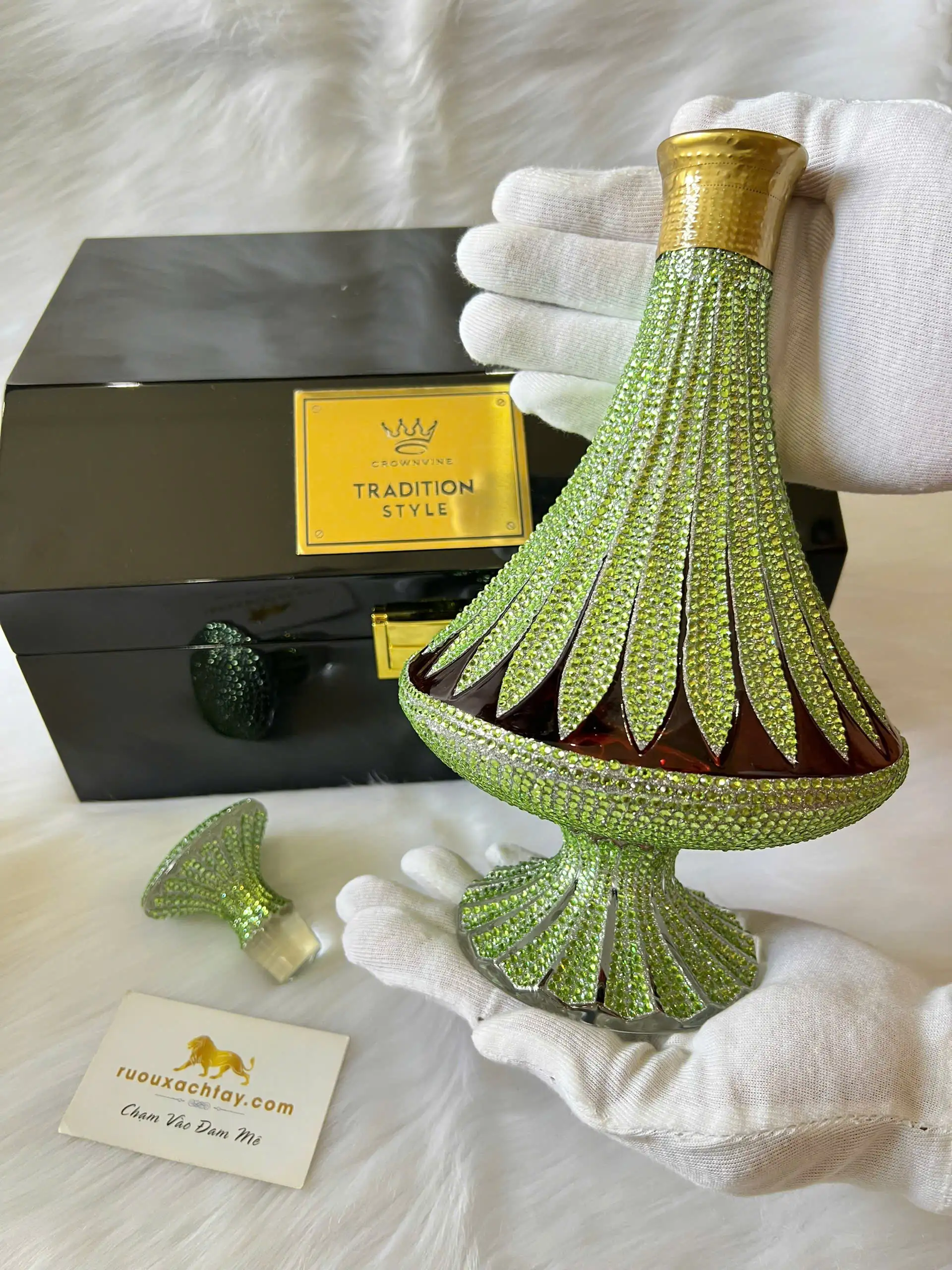 Brandy Crownvine Tradition K9 Crystal – Rainforest Topaz Swarovski 1 Brandy Crownvine Tradition K9 Crystal – Rainforest Topaz Swarovski (1)