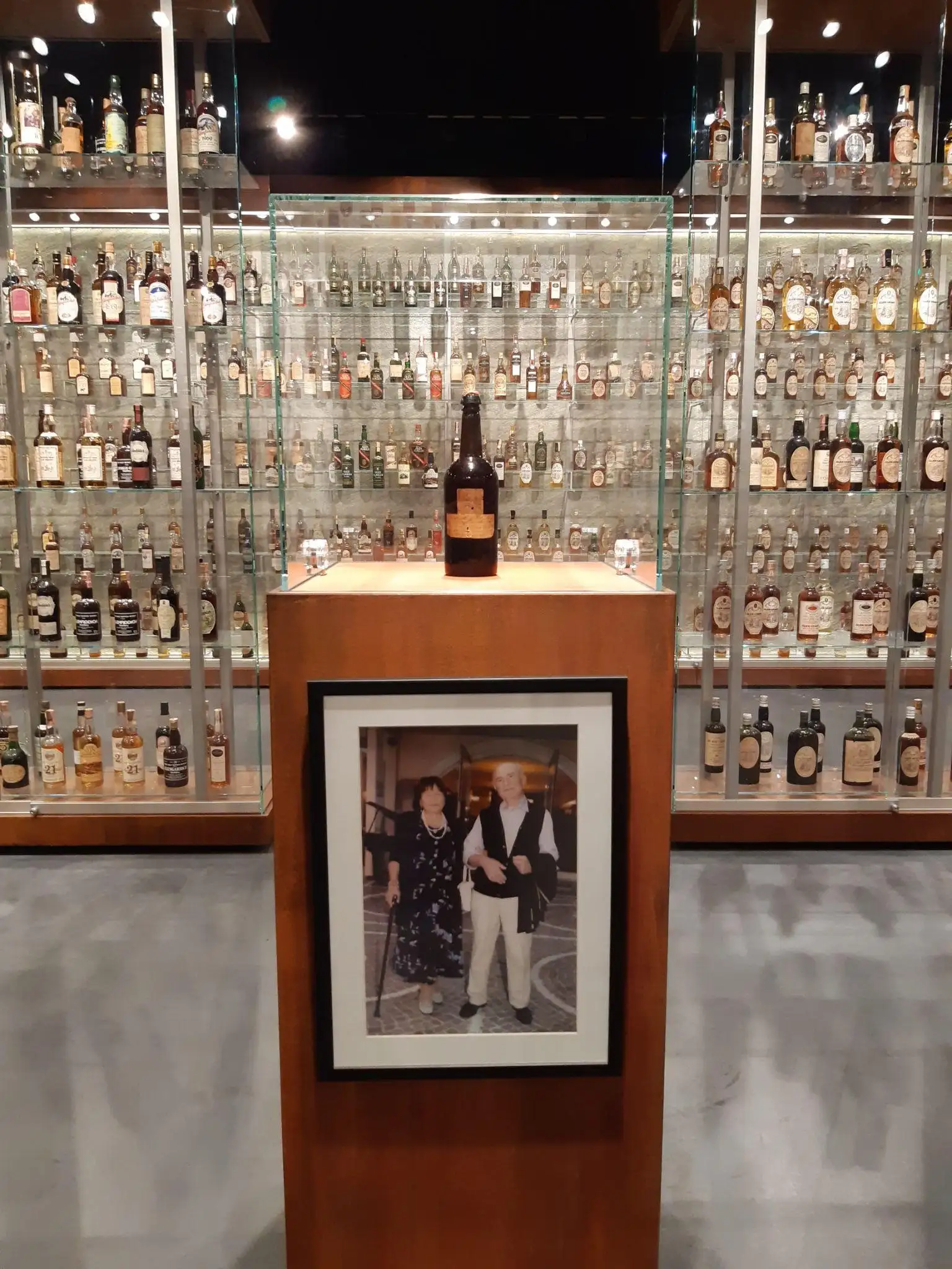 Chai rượu kỷ niệm này là điểm nhấn trong bộ sưu tập rượu của Valentino Zagatti - The Unseen Collection