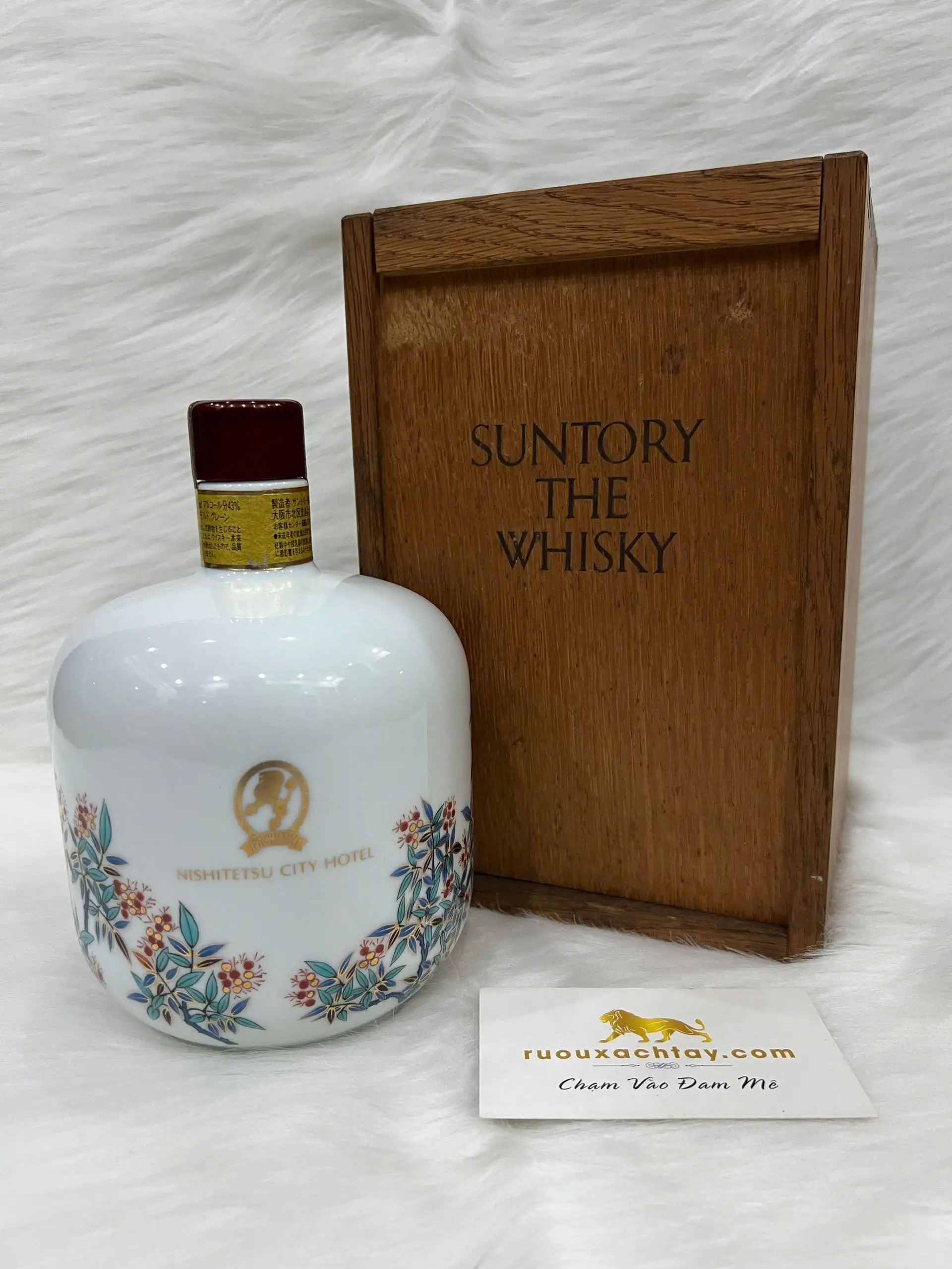 Hibiki 17 Years Limited Edition Arita Ware - Nishitetsu 100th Anniversary 4 Hibiki 17 Years Limited Edition Arita Ware - Nishitetsu 100th Anniversary (3)