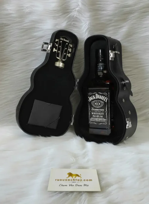 Jack Daniels Guitar Gift Set 70cl (1)
