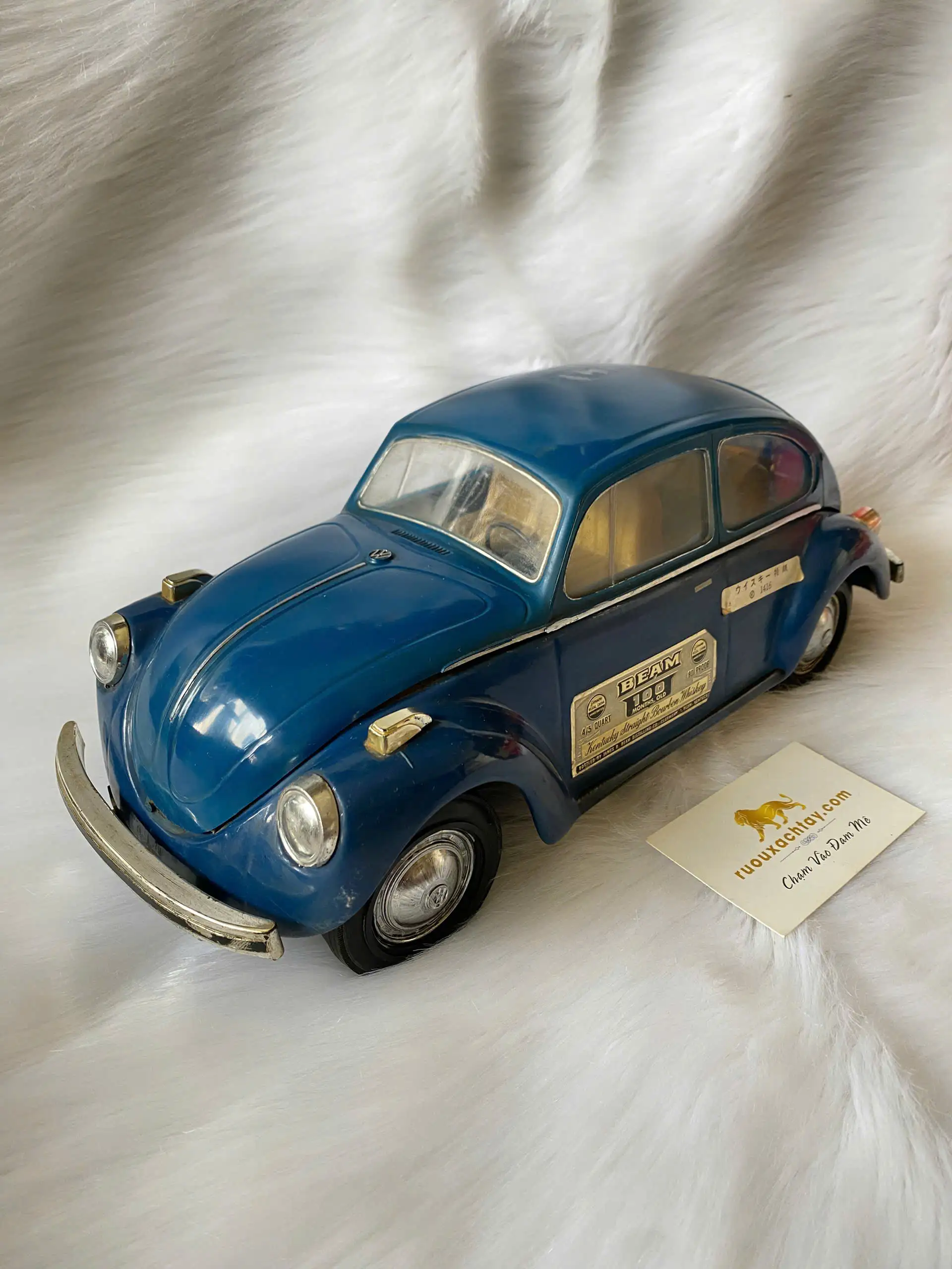 Jim Beam Whiskey Blue Volkswagen VW Bug Decanter 1973 1 Jim Beam Whiskey Blue Volkswagen VW Bug Decanter 1973 (1)