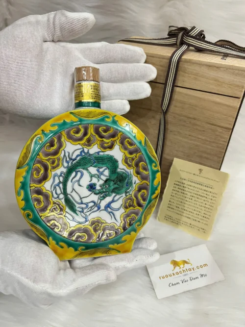 Cửa Hàng Rượu Chivas, 12 Chivas 18, Chivas 21 Xách Tay Uy Tín Tại TP.HCM 28 Hibiki 21 Chai Gốm Năm Rồng - Hibiki 21 Years Dragon Kutani Ware (1)