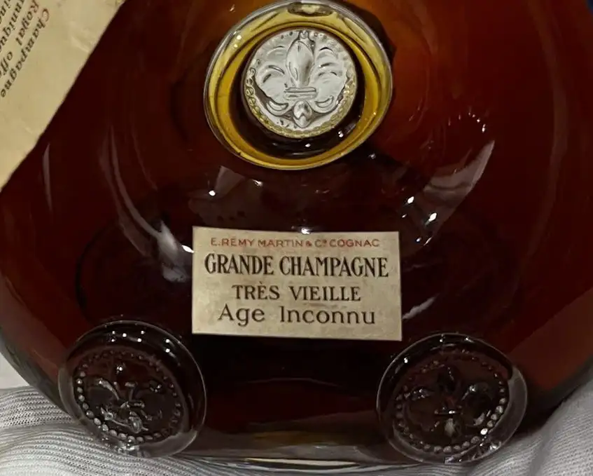 Grande Champagne Remy Martin Louis XIII Tres Vieille Age Unknown Bottled 1950s-1960s 8 Phiên bản tem vuông Remy Martin Louis XIII 1950s-1960s
