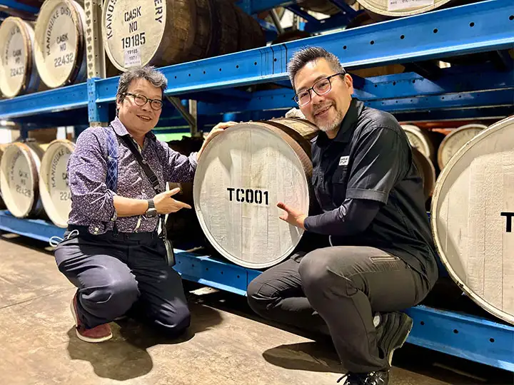 Shunichi Nakamura (bên phải) và Hideo Yamaoka (bên trái)