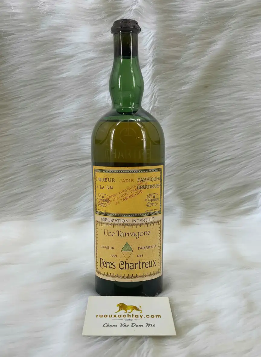 Yellow Chartreuse 1936-1941 - Une Tarragone - Voiron 1 Yellow Chartreuse 1936-1941 - Une Tarragone - Voiron