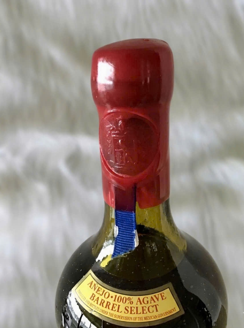 Jose Cuervo Tequila Extra Anejo Reserva De La Familia - Released 1998 6 Jose Cuervo Tequila Extra Anejo Reserva De La Familia - Released 1998 (4)