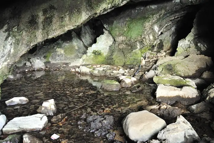 Nước từ thung lũng Inunaki