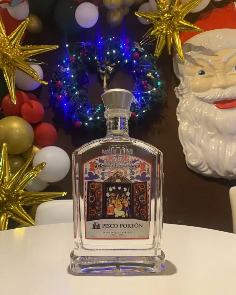 Pisco Porton Aciolado - Christmas Limited Edition Design 2023 4 Pisco Porton Aciolado - Christmas Limited Edition Design 2023 (2)