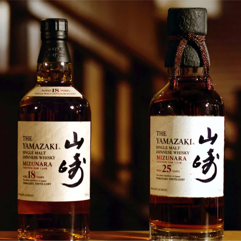 Yamazaki 25 năm và Yamazaki 18 năm ủ trong thùng gỗ sồi Mizunara