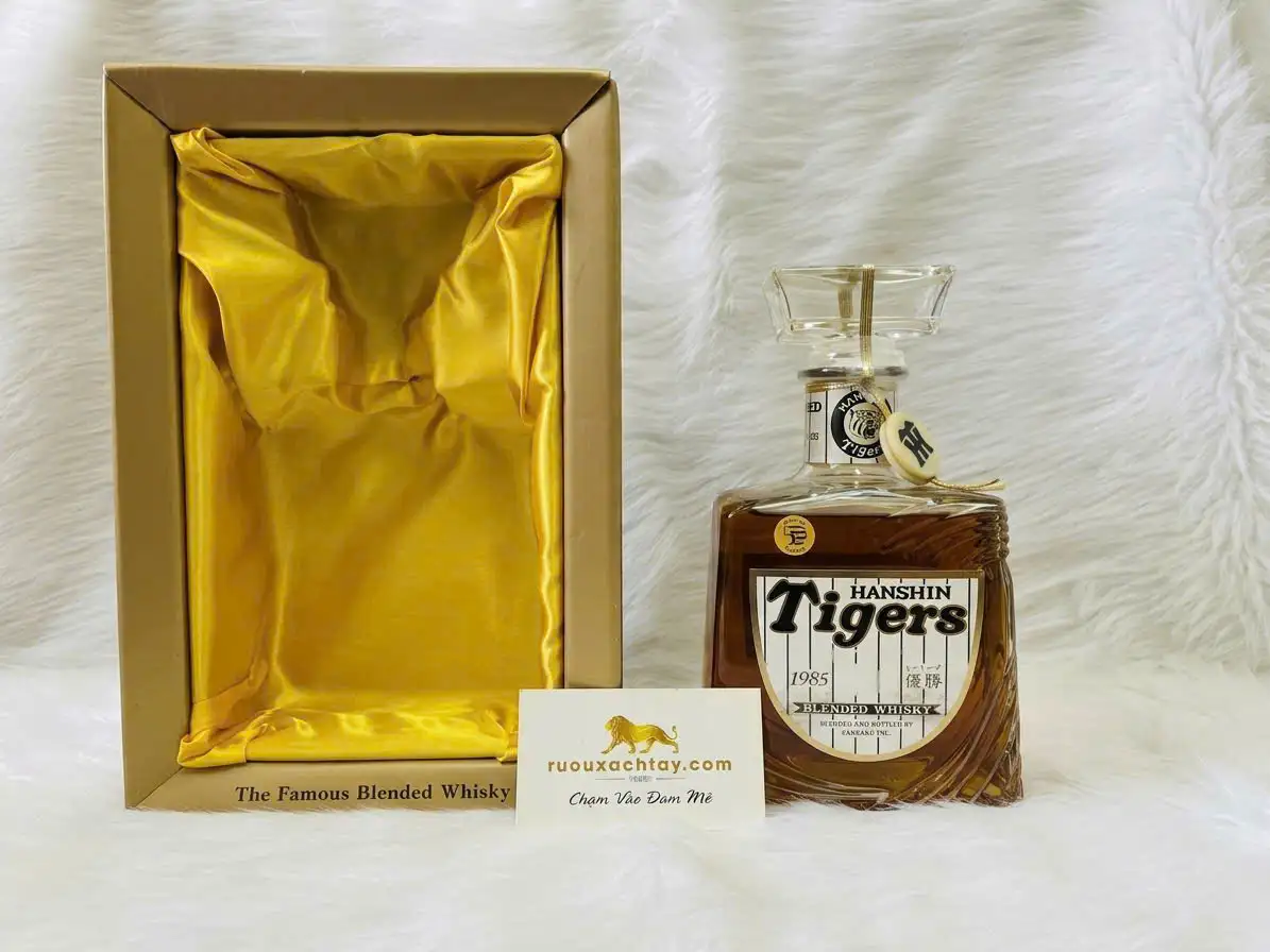 1985 Karuizawa Blended Whisky HANSHIN Tigers Central League V 2 1985 Karuizawa Blended Whisky HANSHIN Tigers Central League V (3)