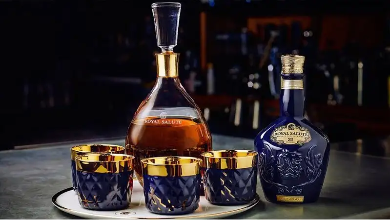 Bộ Quà Tặng Độc Quyền Chivas Royal Salute - Bình Đựng Rượu Pha Lê 10 Bộ Quà Tặng Độc Quyền Chivas Royal Salute - Bình Đựng Rượu Pha Lê