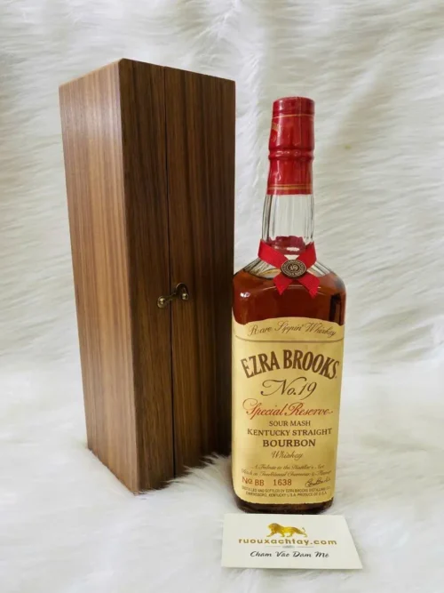 Ezra Brooks No19 Special Reserve Kentucky Straight Bourbon Whiskey (1)