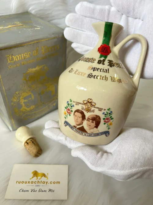 Cửa Hàng Rượu Chivas, 12 Chivas 18, Chivas 21 Xách Tay Uy Tín Tại TP.HCM 42 House of Peers Princess Diana Wedding Commemorative Ceramic Bottle (1)