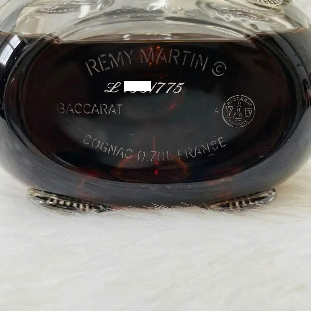 Rượu Cognac Remy Martin Louis XIII Black Pearl 9 Rượu Cognac Remy Martin Louis XIII Black Pearl (9)
