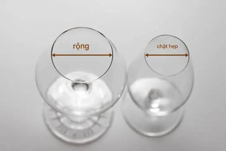 hương vị của rượu whisky thay đổi đáng kể tùy thuộc vào góc độ và tốc độ khi nó đi vào miệng